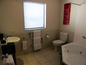 Standard Suite, 2 Bedrooms, Non Smoking, Kitchen (Units) | Bathroom | Hair dryer, towels