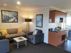 Standard Suite, 2 Bedrooms, Non Smoking, Kitchen (Units) | Living area