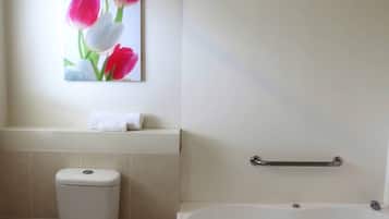 Standard Suite, 1 Bedroom, Kitchen | Bathroom | Hair dryer, towels