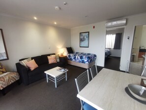 Standard-Suite, 1 Schlafzimmer, Küche | Wohnbereich