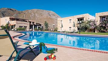 Outdoor pool, open 10:00 AM to 6:00 PM, pool umbrellas, pool loungers