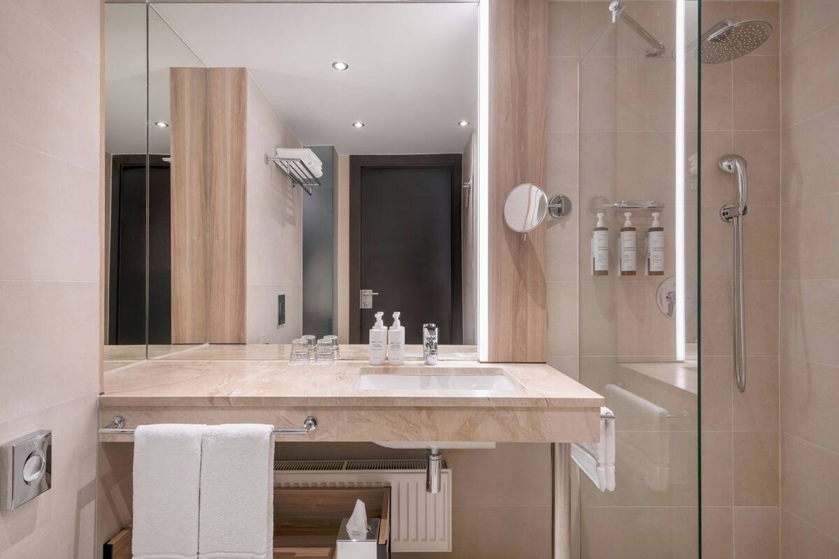 standard room, 1 king bed | bathroom | rainfall showerhead, free toiletries, hair dryer, slippers