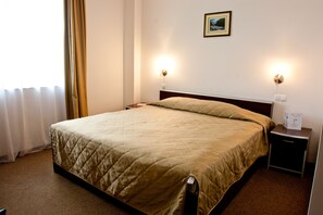 Minibar, in-room safe, desk, blackout curtains - Denisa Hotel Otopeni (Otopeni)