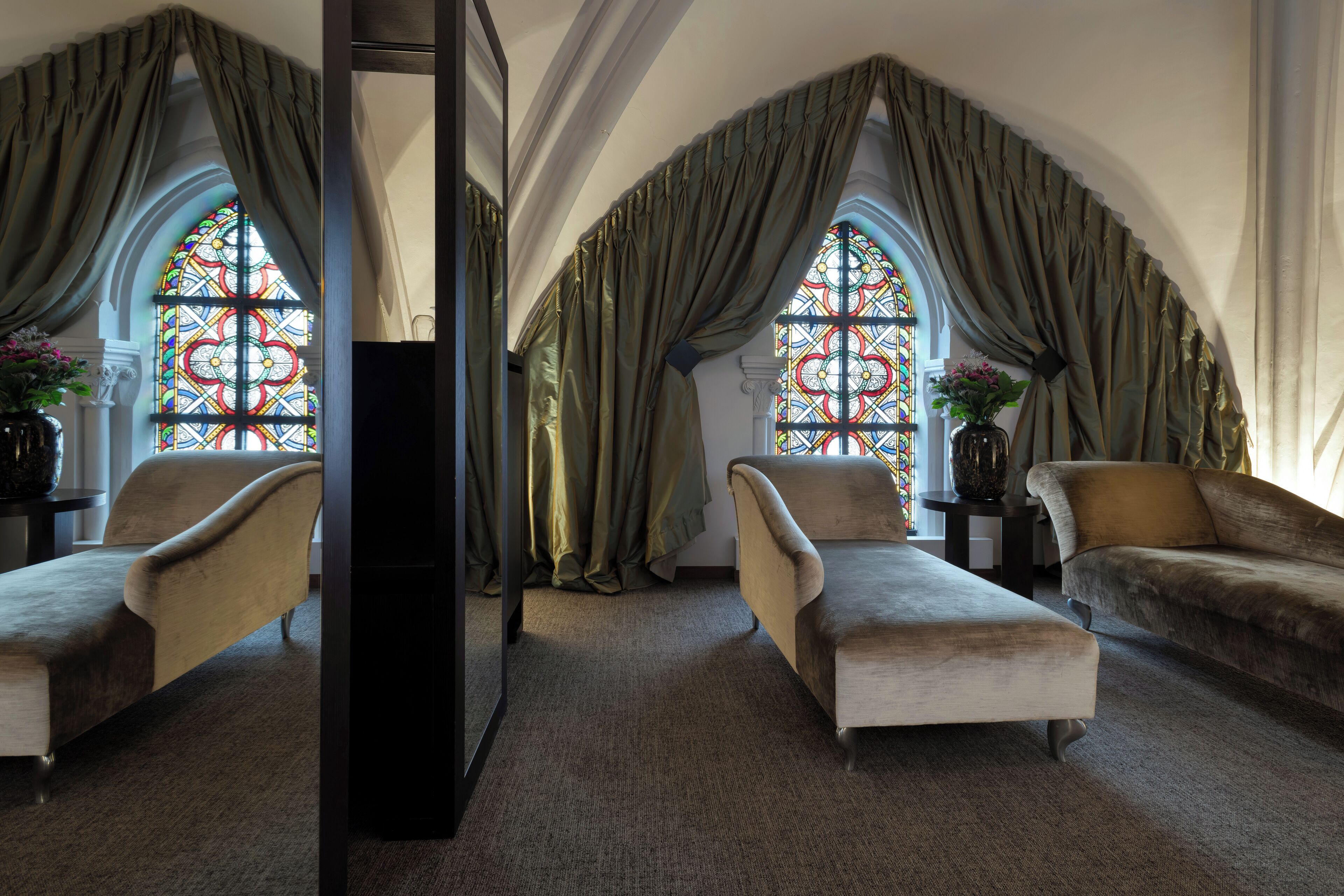 Deluxe Studio Suite | In-room safe, desk, laptop workspace, iron/ironing board