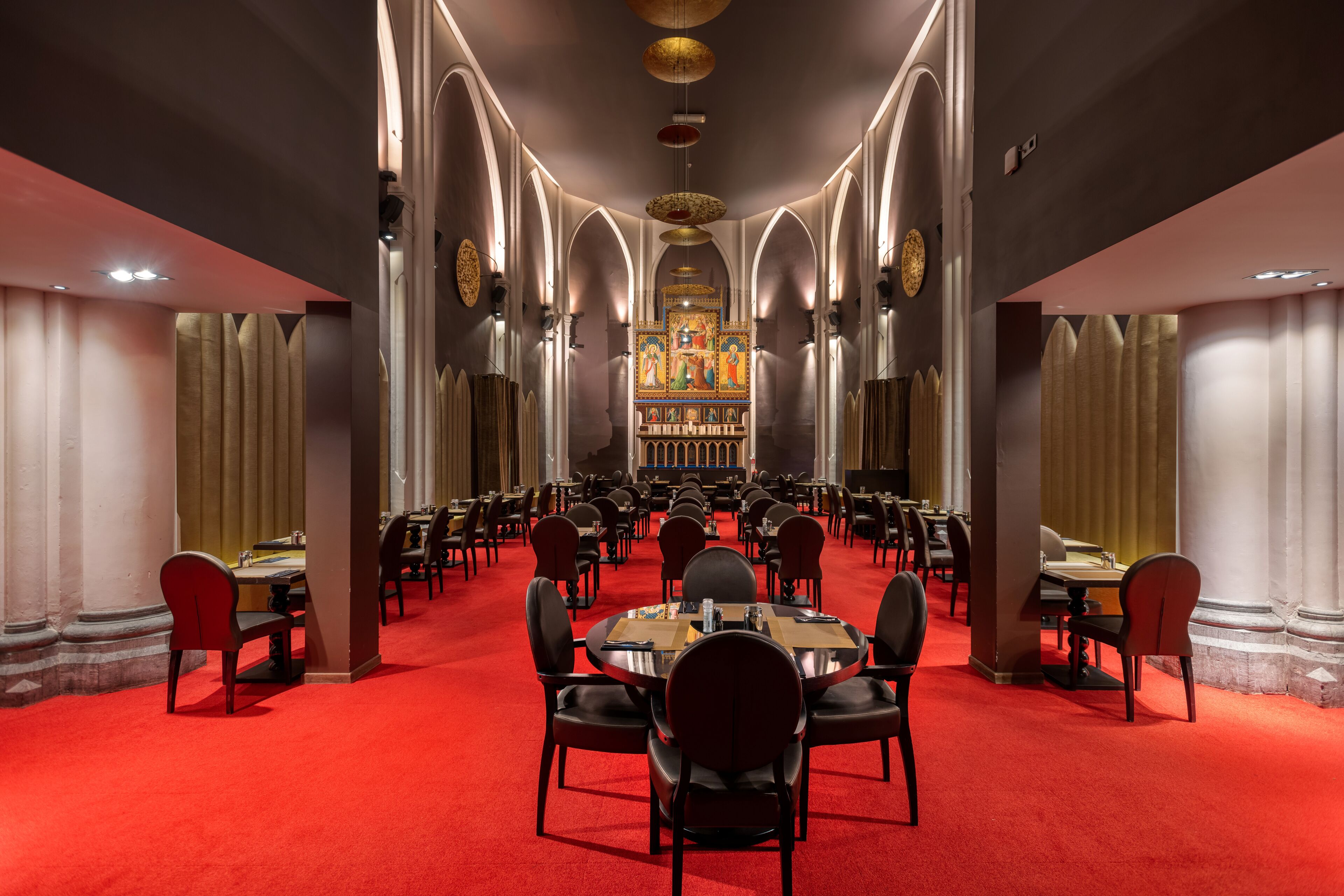 每日供应自助式早餐（每人 EUR 25）