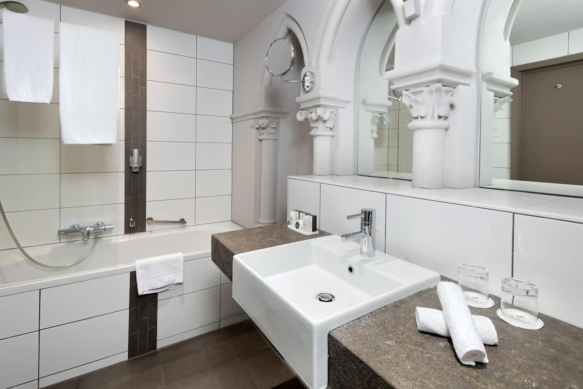 superior double room (charming) | bathroom | combined shower/bathtub, jetted bath, hair dryer, towels