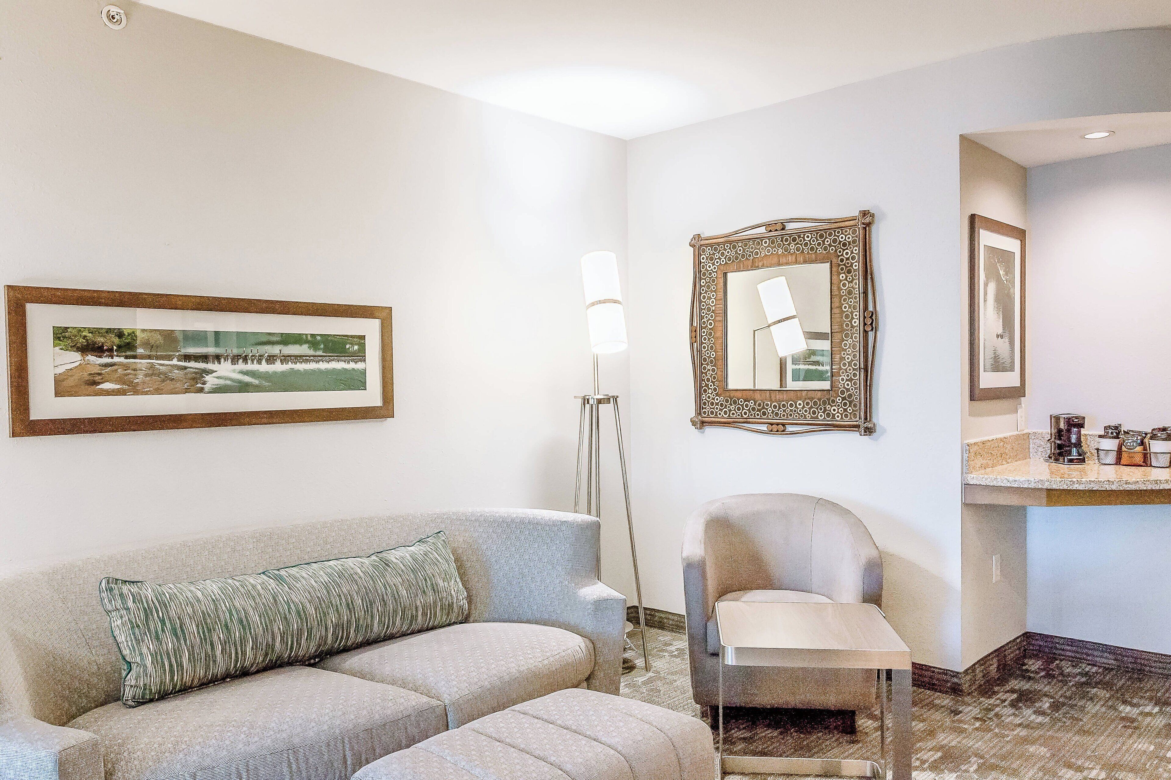 1 bedroom, premium bedding, desk, laptop workspace