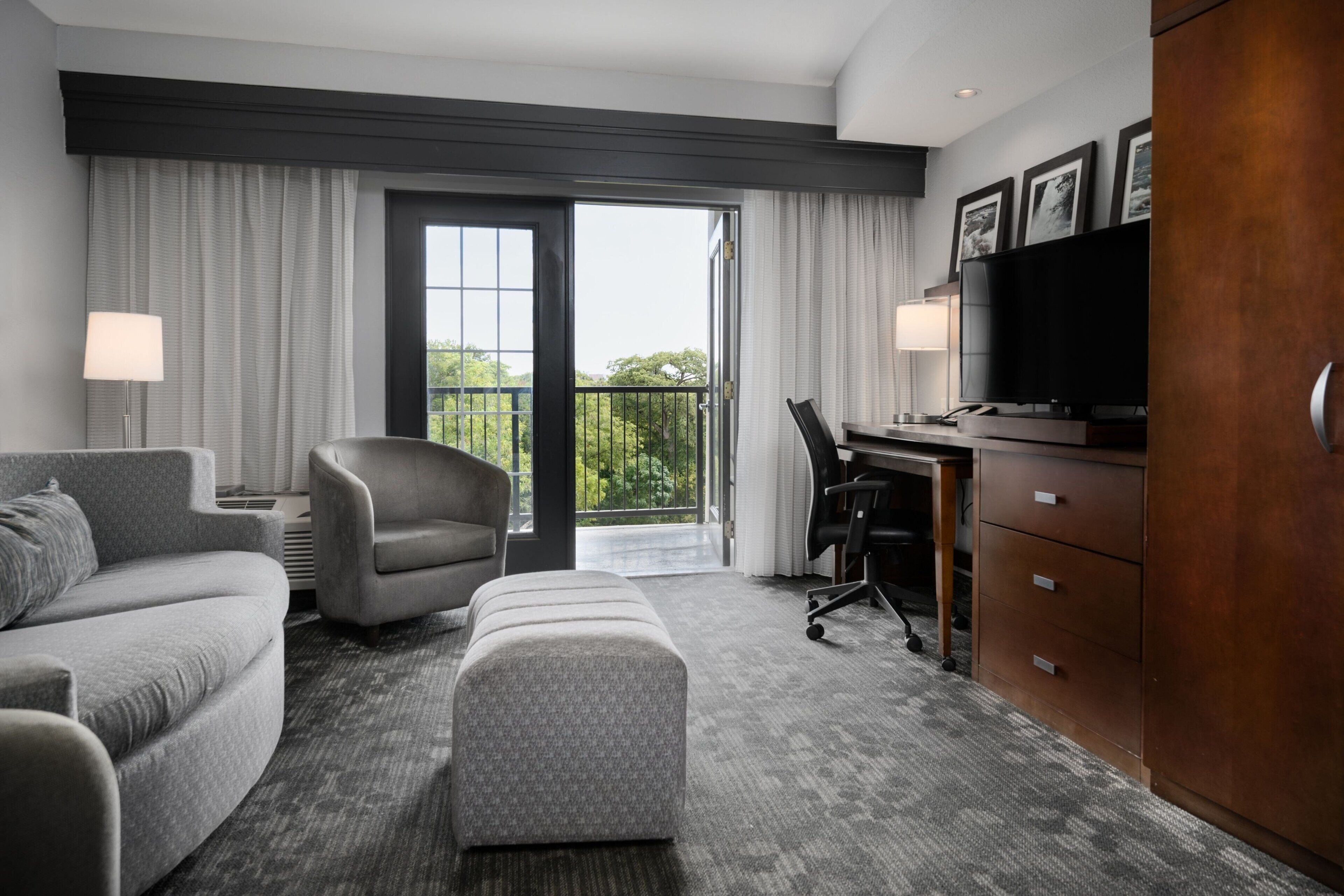 32-inch tv with cable channels, ipod dock