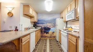 Condo, Multiple Beds (Ski Trail Condominiums - SK201 (Condo) | Private kitchen | Fridge, microwave, oven, stovetop