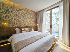 Family Suite Beachfront Pool Villa | Select Comfort beds, minibar, in-room safe, desk - Cocohut Beach Resort (Ko Pha-ngan)