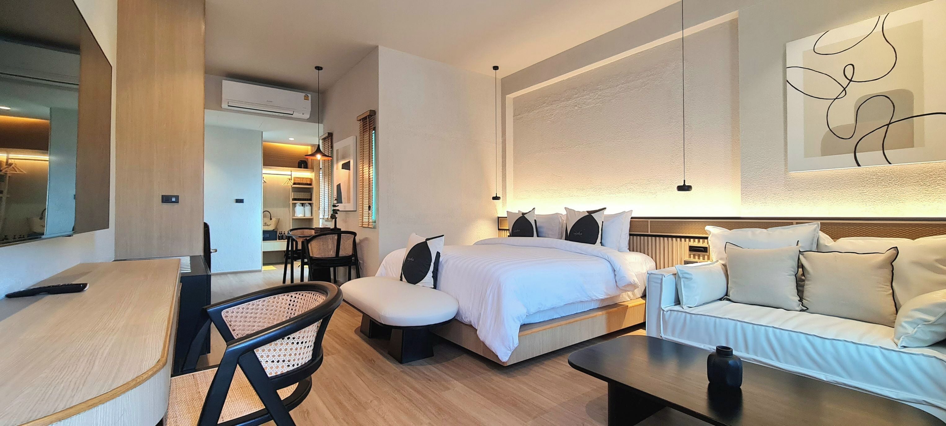 Penthouse (3rd Floor) | Select Comfort beds, minibar, in-room safe, desk