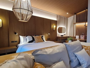 Poolside Villa | เตียง Select Comfort, มินิบาร์, ตู้นิรภัยในห้องพัก, โต๊ะทำงาน