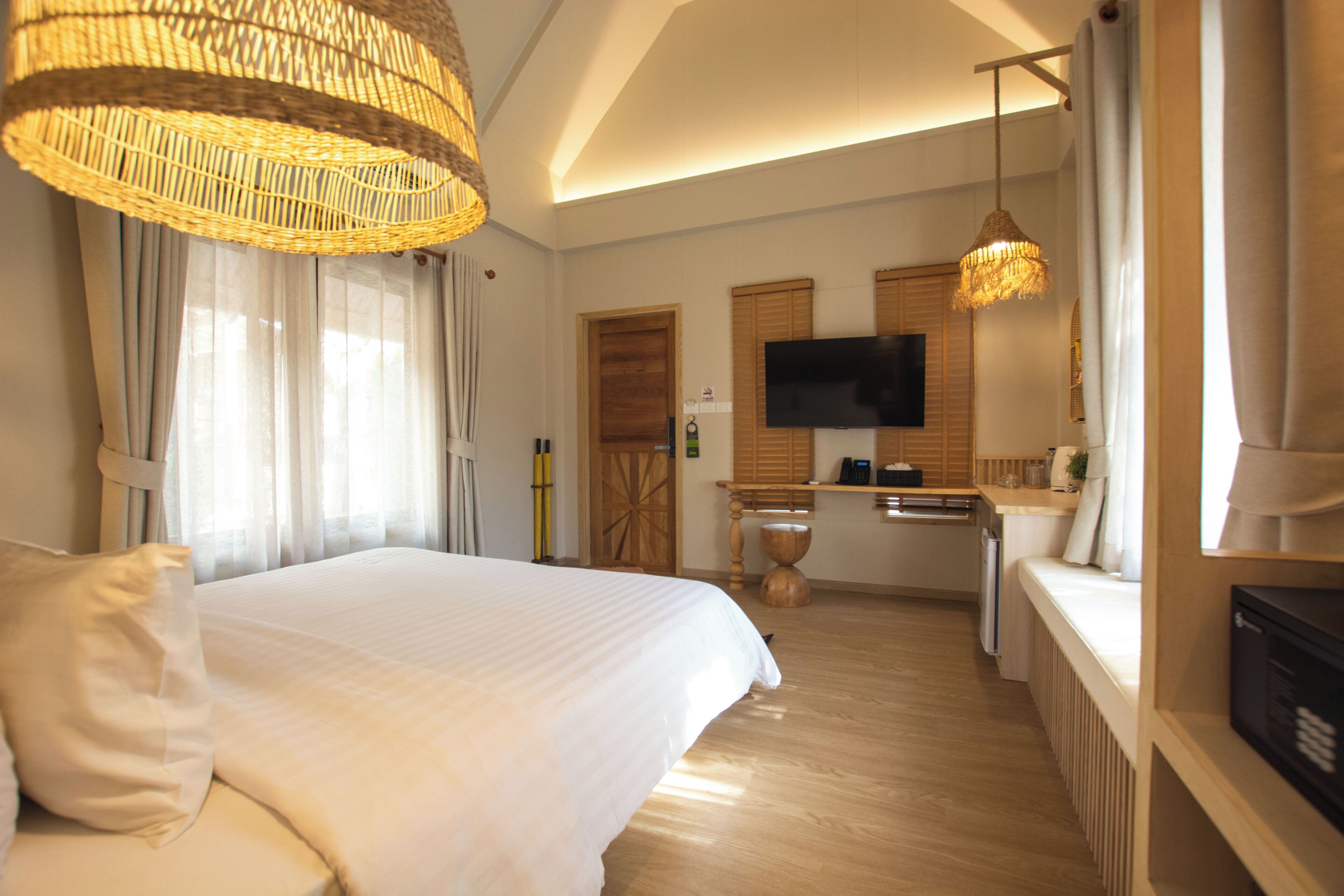Hillside Bungalow | Select Comfort beds, minibar, in-room safe, desk