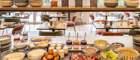 Daily buffet breakfast (EUR 14 per person)
