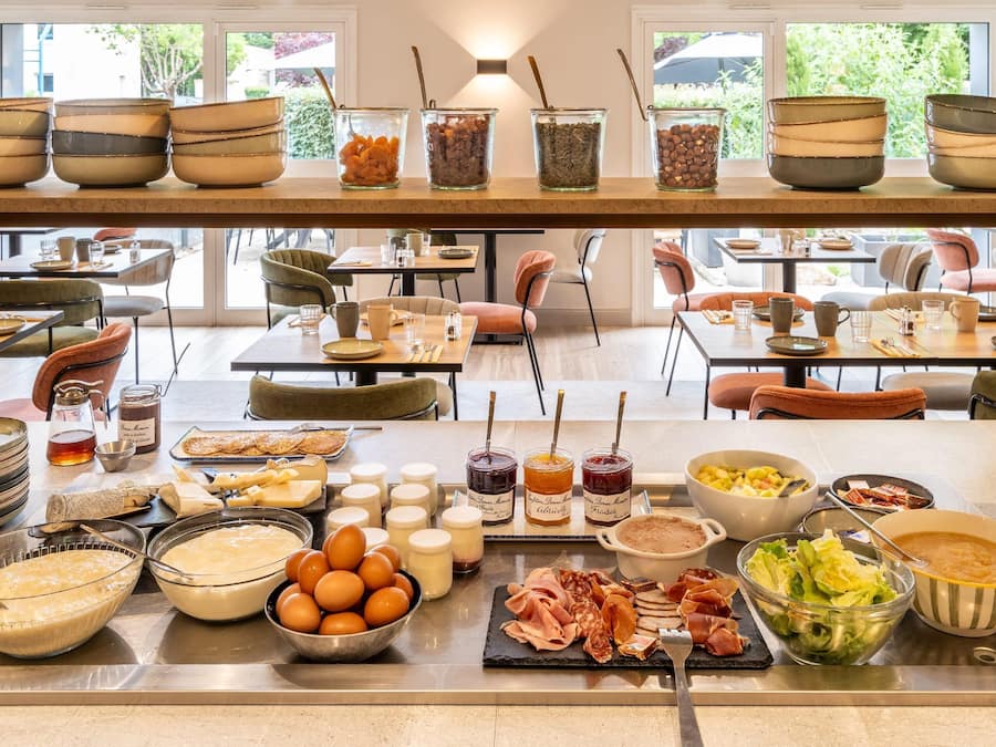 Daily buffet breakfast (EUR 14 per person)