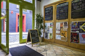 Interior entrance - Barnacles Temple Bar House - Hostel (Dublin)