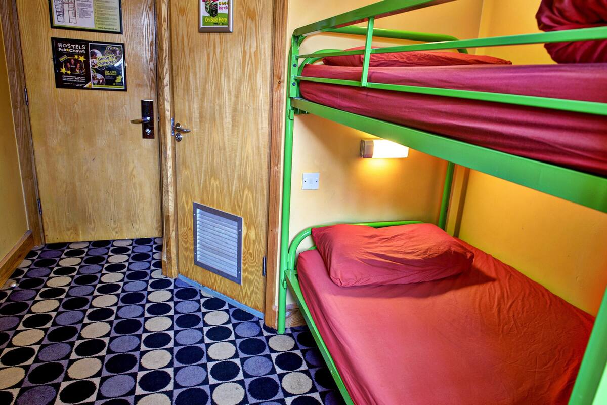 Twin Room, 2 Twin Beds, Ensuite | WiFi (free)