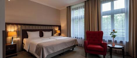 Hypo-allergenic bedding, minibar, in-room safe, soundproofing
