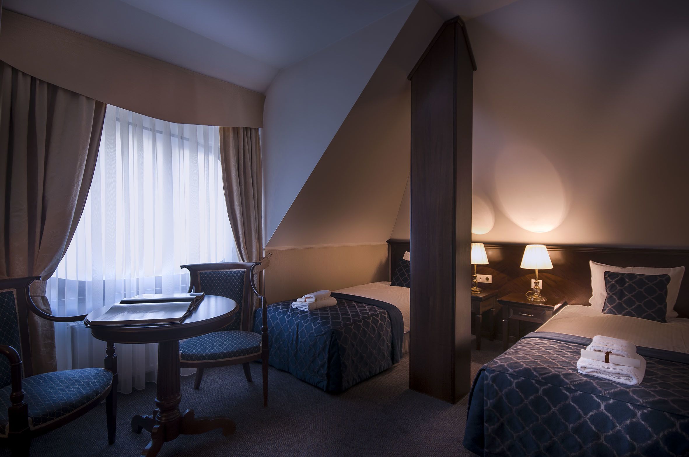 twin room | hypo-allergenic bedding, minibar, in-room safe, soundproofing