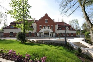 Front of property - Hotel Grand Sal (Wieliczka)