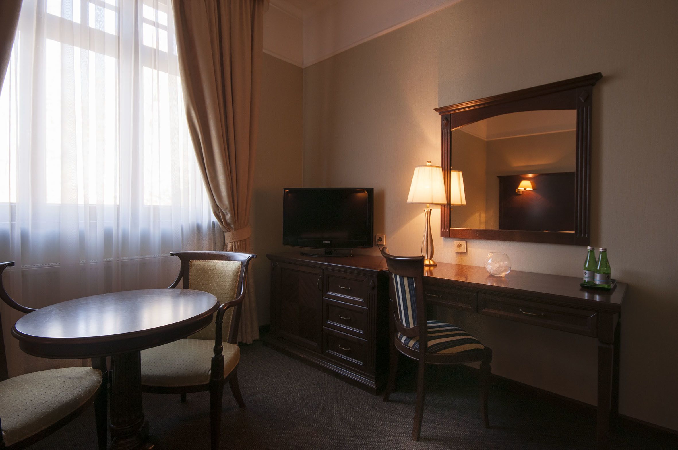 double room | hypo-allergenic bedding, minibar, in-room safe, soundproofing