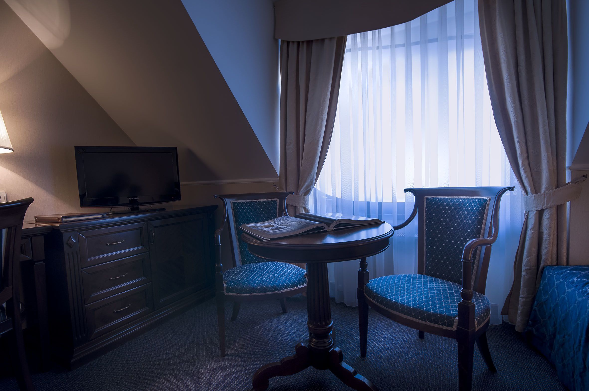 single room | hypo-allergenic bedding, minibar, in-room safe, soundproofing