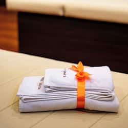 Phòng tắm hơi, trị liệu toàn thân, massage đá nóng, tẩy tế bào chết