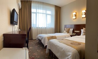 Standard Twin Room | Desk, blackout drapes, soundproofing, free WiFi