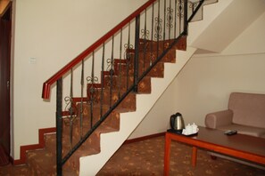 Zimmer | Schreibtisch, Verdunkelungsvorhänge, schallisolierte Zimmer