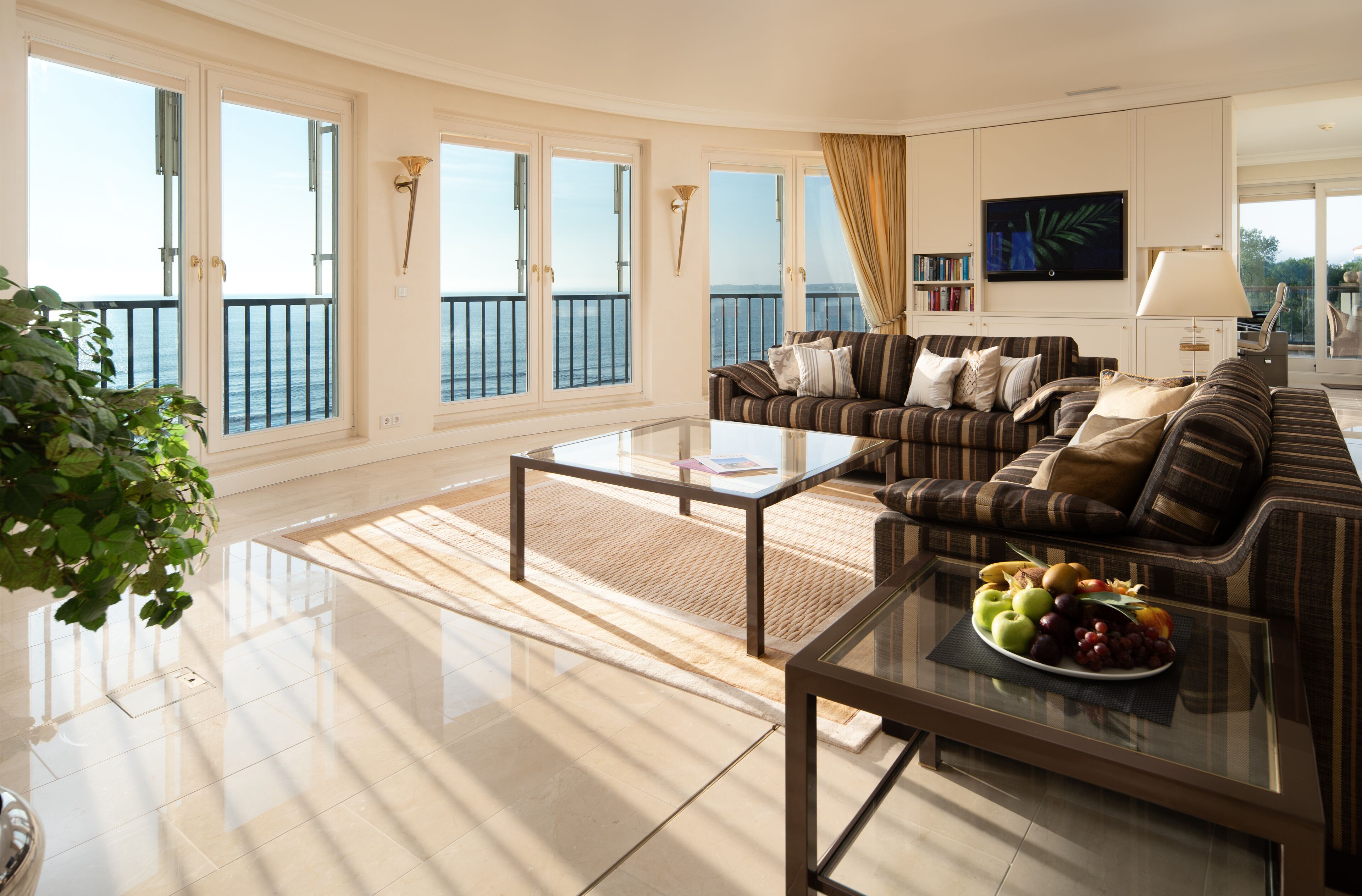 Luxe penthouse | Woonruimte | Flatscreentelevisie