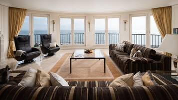 Luxury Penthouse | Living area | Flat-screen TV