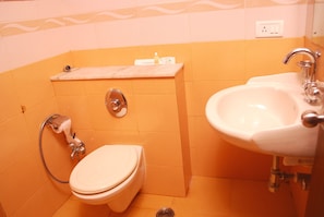 Shower, free toiletries, towels