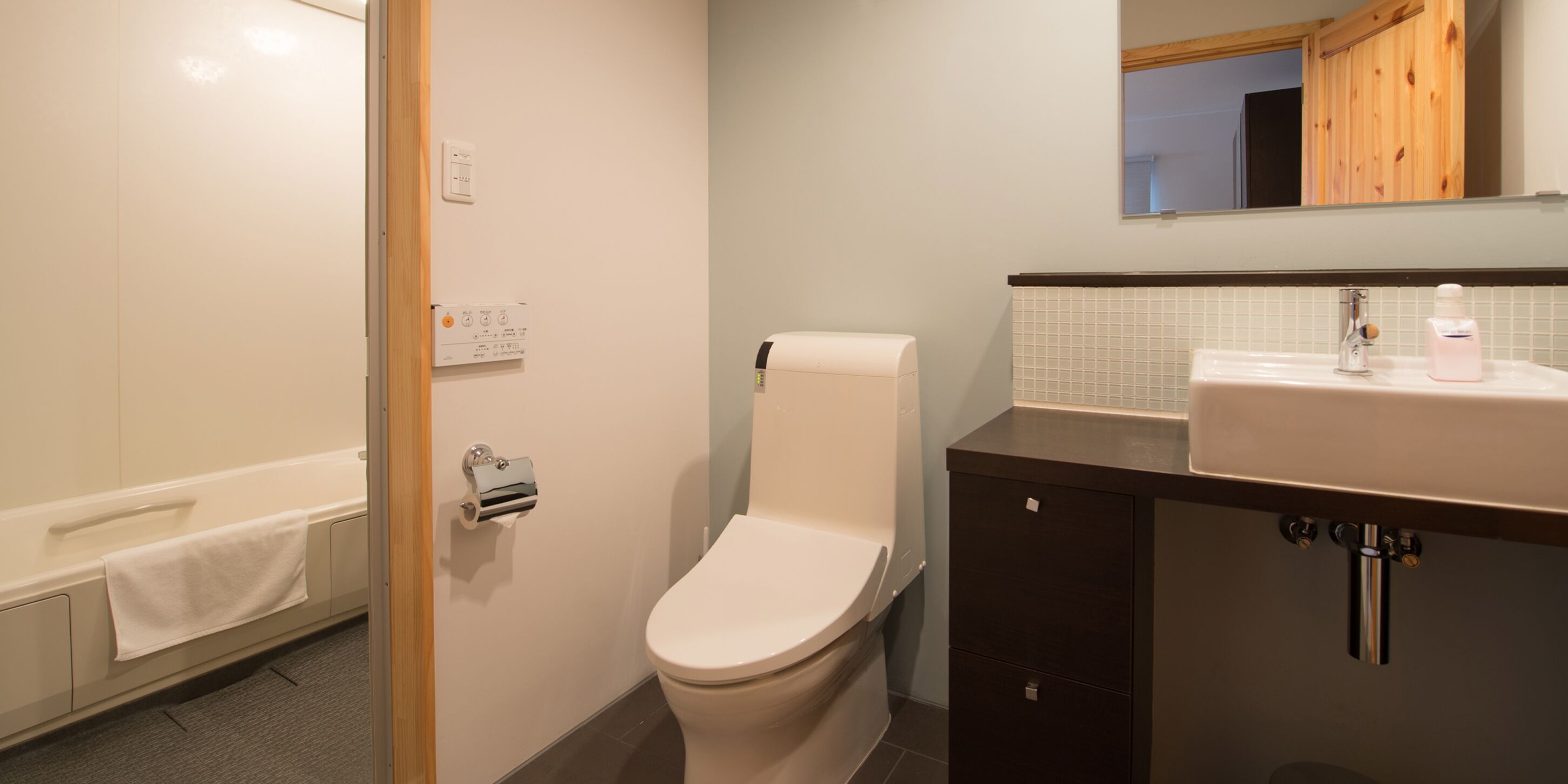 A bathroom with a toilet, a sink, and a bathtub.