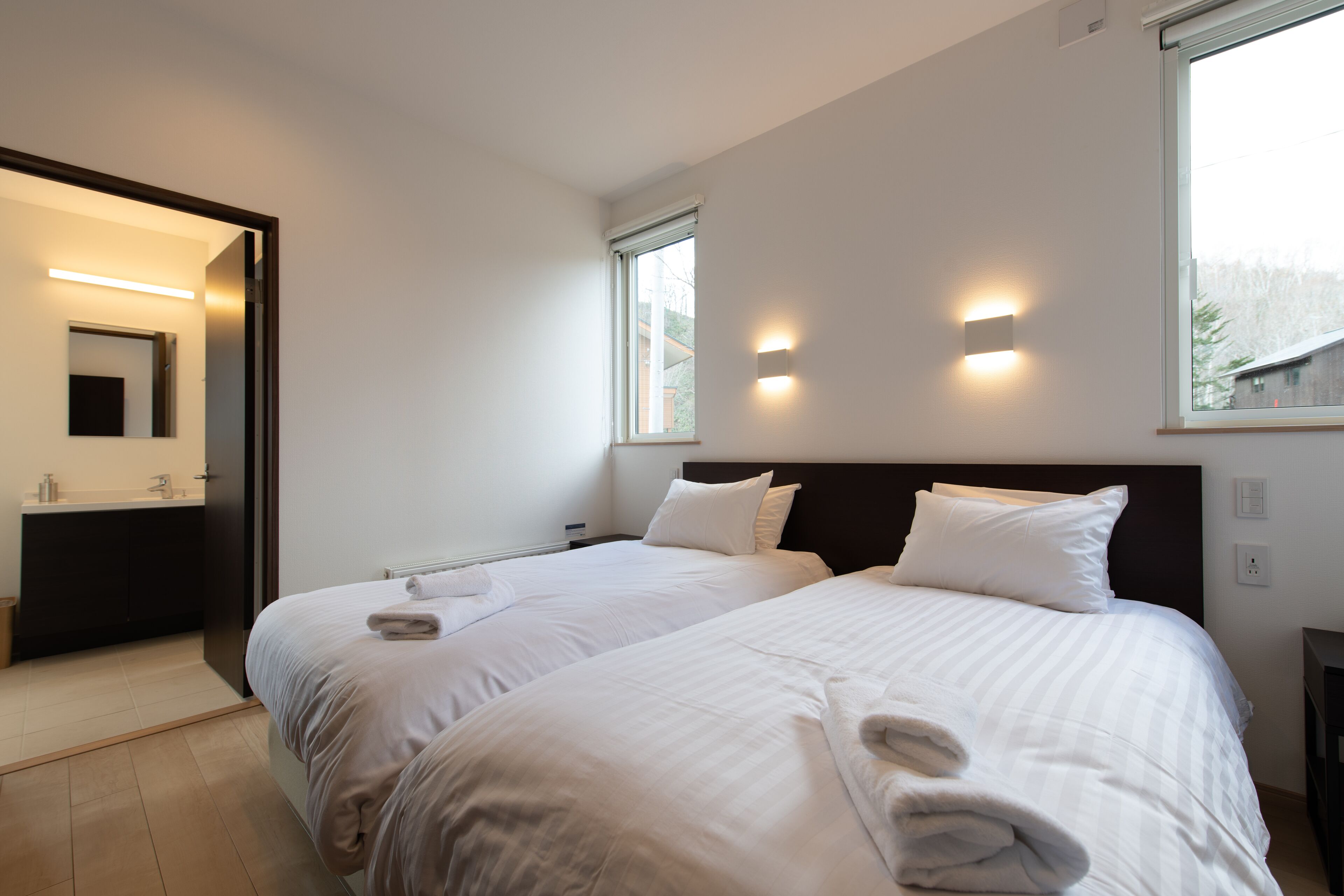 duplex, 6 bedrooms | individually decorated, individually furnished, free wifi, bed sheets