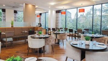 Breakfast and dinner served