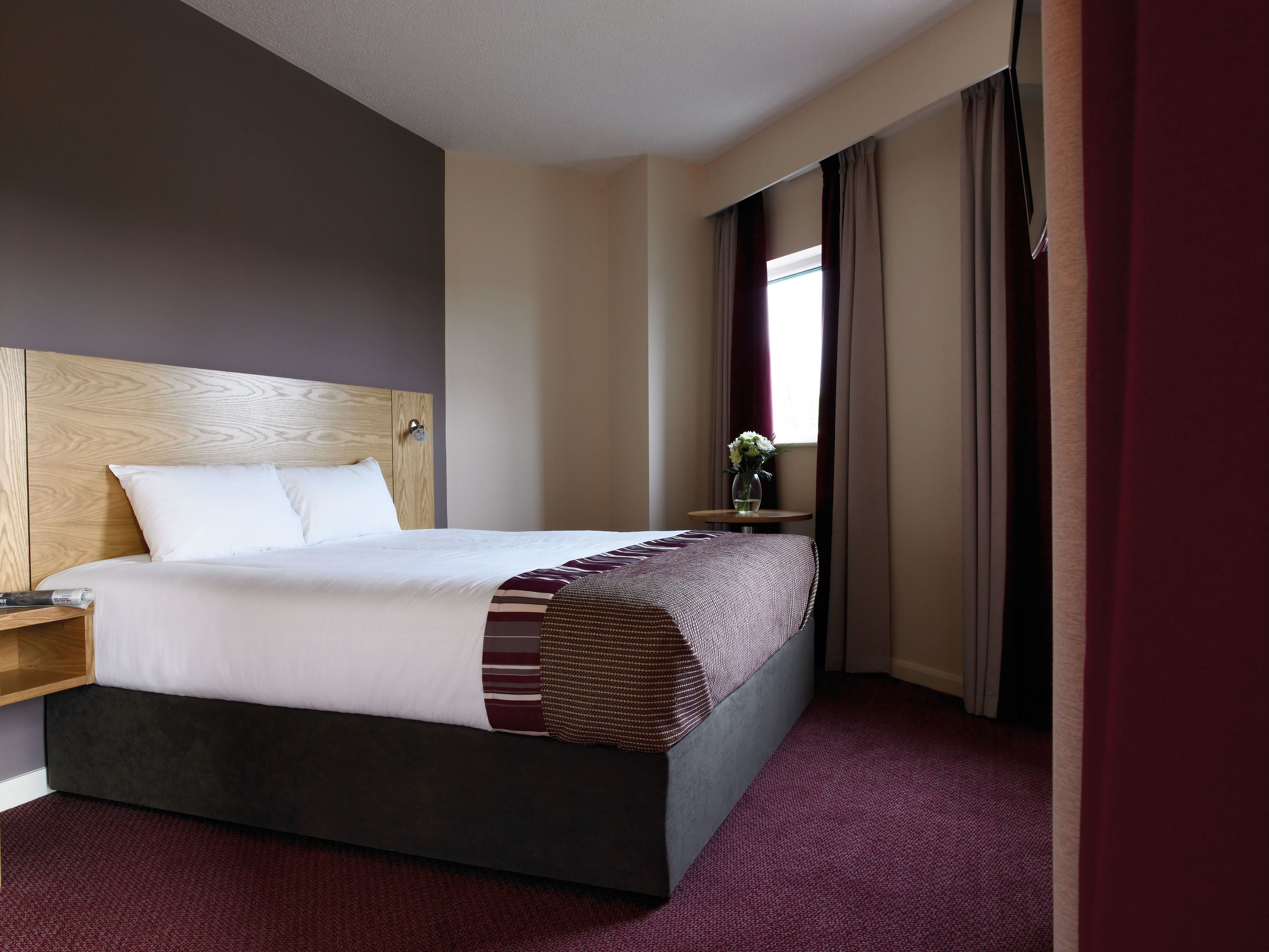 standard double room | desk, soundproofing, iron/ironing board, free cots/infant beds