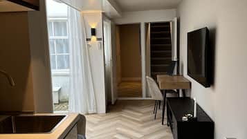 Dúplex, en edificio anexo | 1 dormitorio, ropa de cama de alta calidad, cortinas opacas