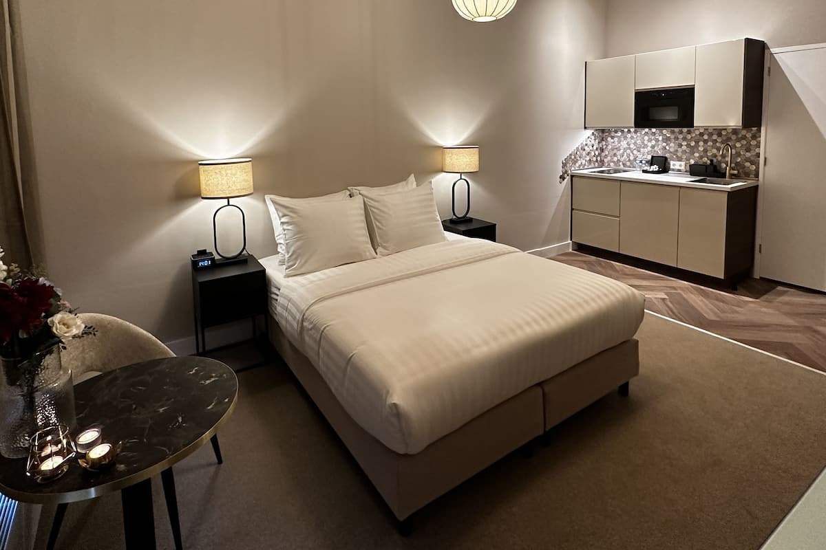 Studio, gedung tambahan | 1 kamar tidur, seprai premium, tirai kedap cahaya, dan Wi-Fi gratis