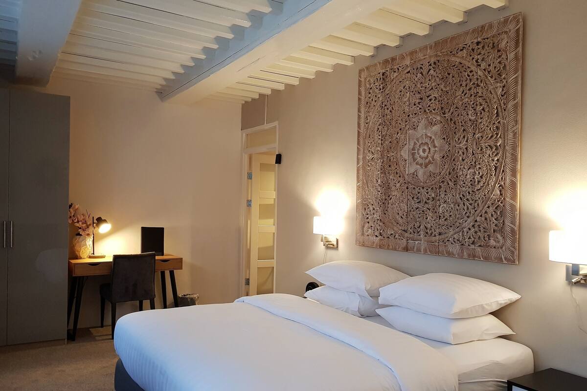 Junior Suite, 1 King Bed | Premium bedding, blackout drapes, free WiFi, bed sheets