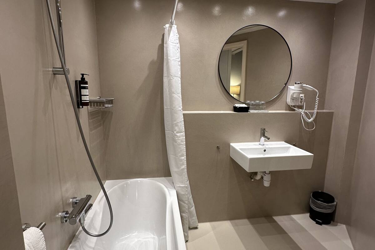 superior double room, 1 queen bed, bathtub | 1 bedroom, premium bedding, blackout curtains, free wifi