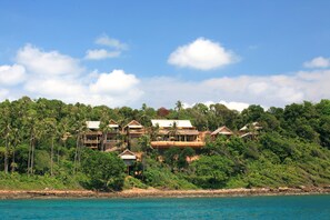 1 多间卧室、高档床上用品、羽绒被、加厚床垫