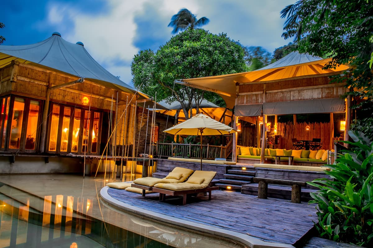 3 bedroom beach pool reserve | living area | 42-inch lcd tv with cable channels, tv, dvd player