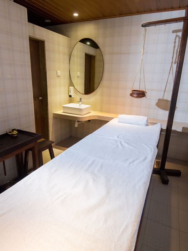 Bồn tắm thủy lực, liệu pháp Ayurveda, phòng trị liệu/massage