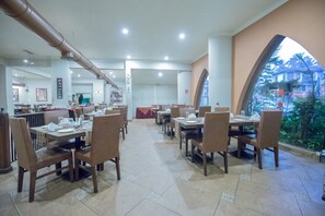 Tägliches Frühstücksbuffet (350 INR pro Person)