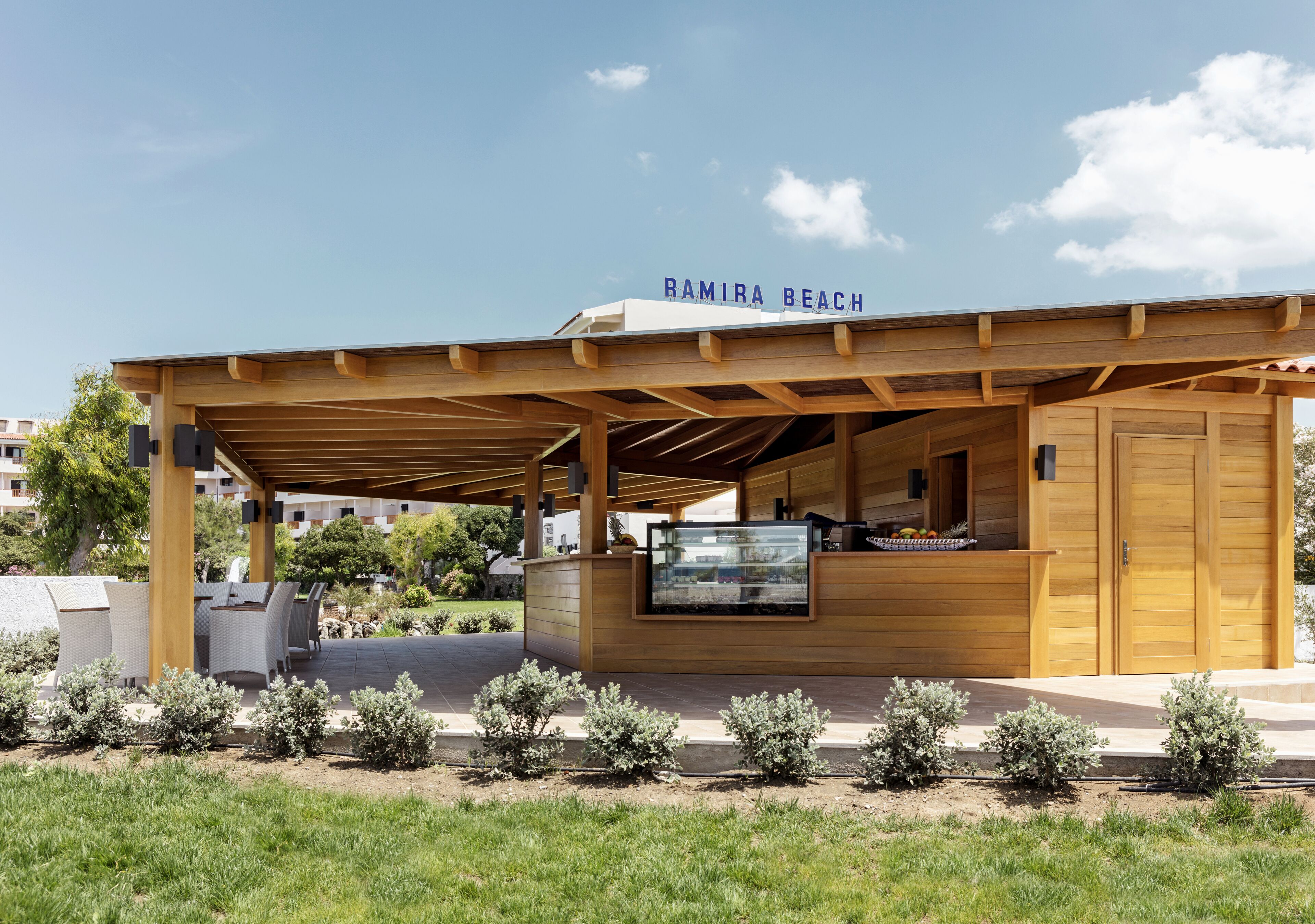 Foto - Mitsis Ramira