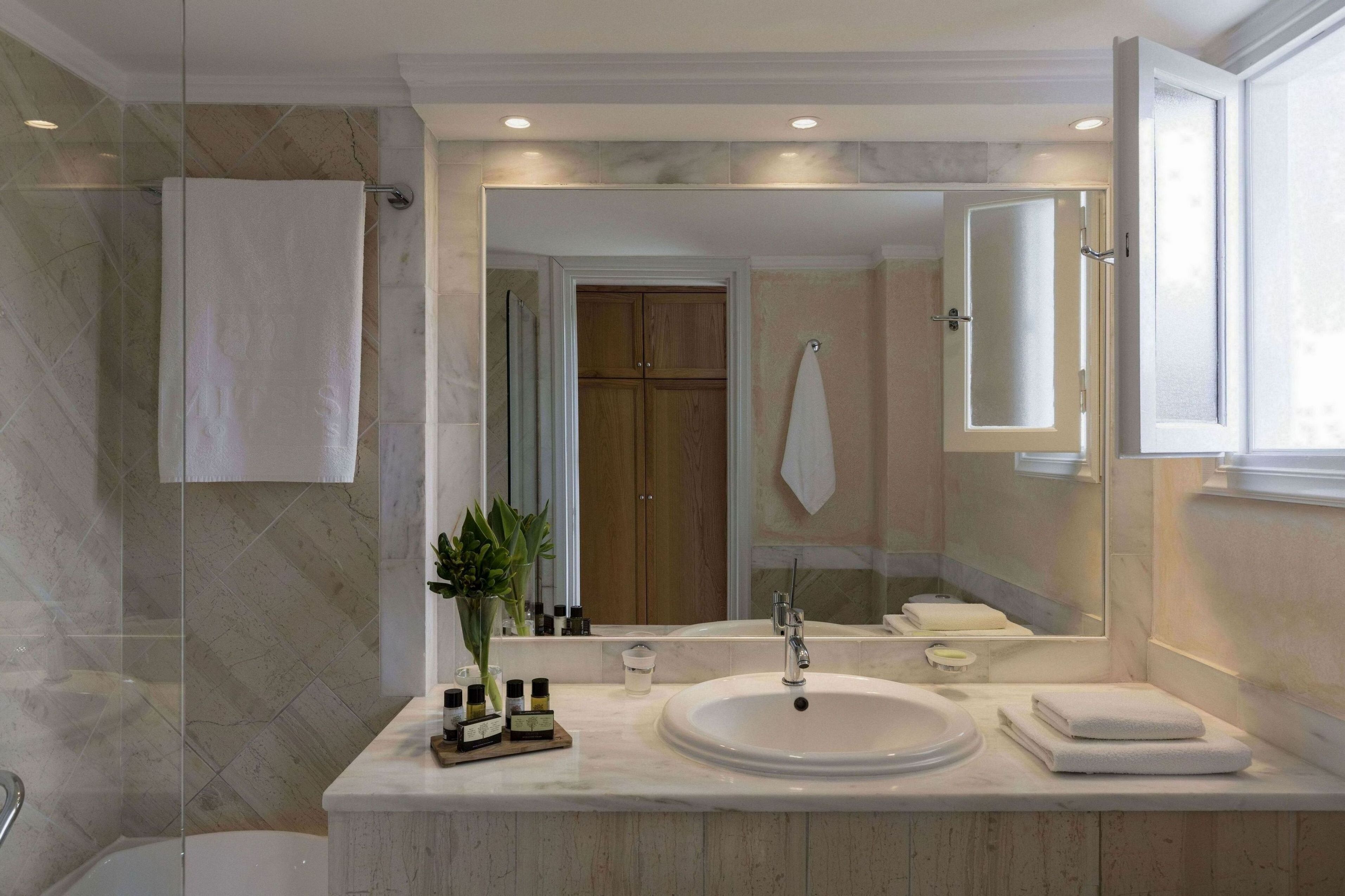 Foto - Mitsis Ramira