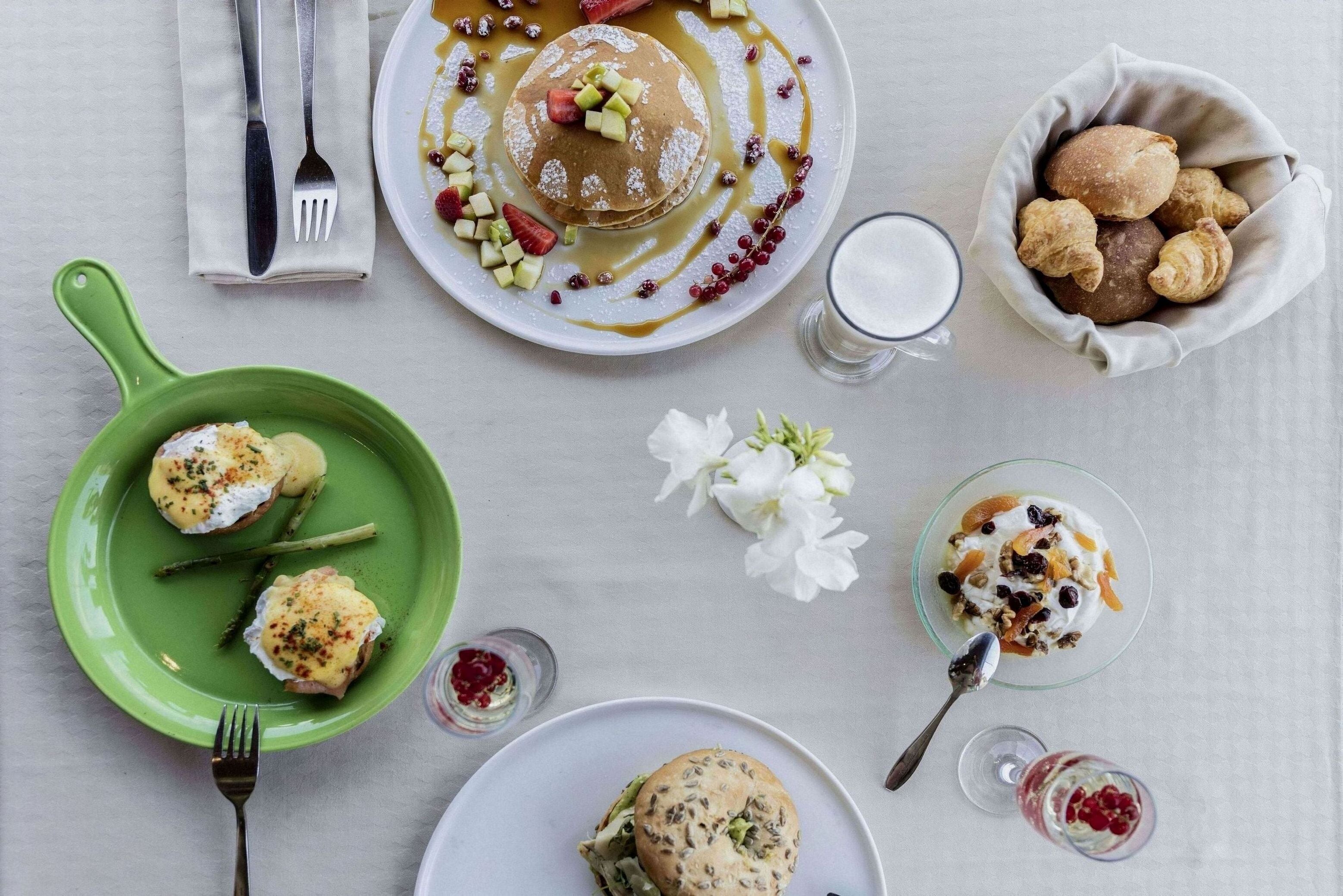 Foto - Mitsis Ramira