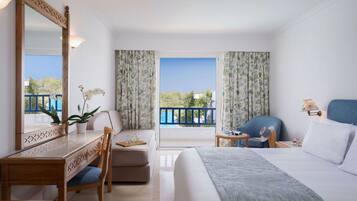Double Room, Sea View | 1 bedroom, minibar, in-room safe, desk