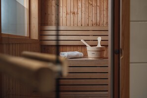 Suite | Bathroom | Shower, hair dryer, towels - Home Hotel Mektagonen (Gothenburg)