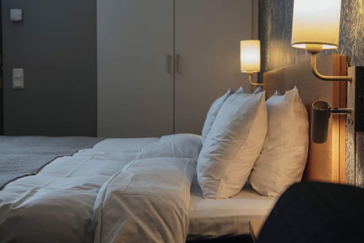 Compact - Room without windows | โต๊ะทำงาน, เตารีด/โต๊ะรีดผ้า, เปล/เตียงเด็กอ่อน, Wi-Fi